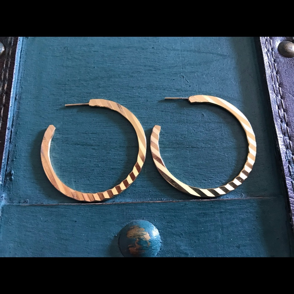 🔆 Gold-tone Textured Hoop Earrings 🔆